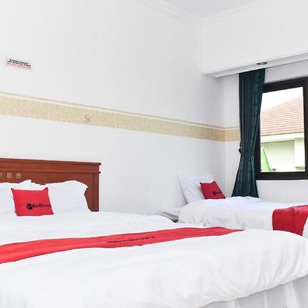 Reddoorz Near Lenmarc Mall Surabaya Pradahkalikendal Buitenkant foto
