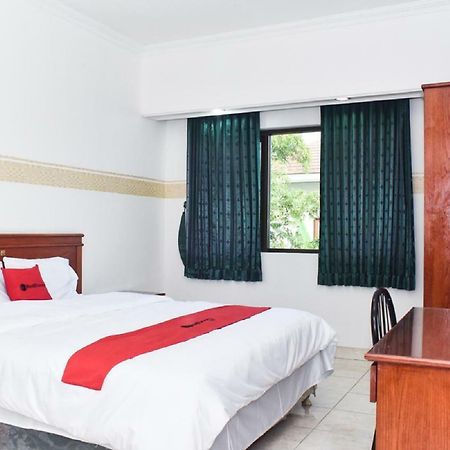 Reddoorz Near Lenmarc Mall Surabaya Pradahkalikendal Buitenkant foto