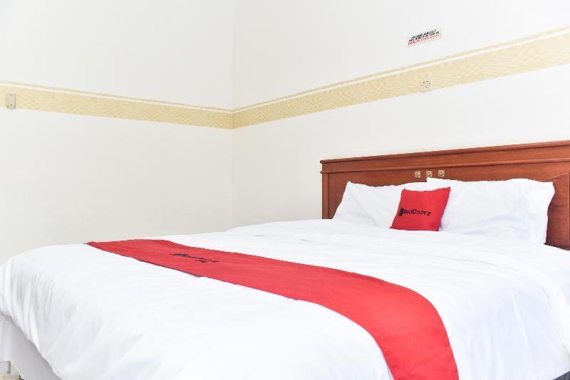 Reddoorz Near Lenmarc Mall Surabaya Pradahkalikendal Kamer foto