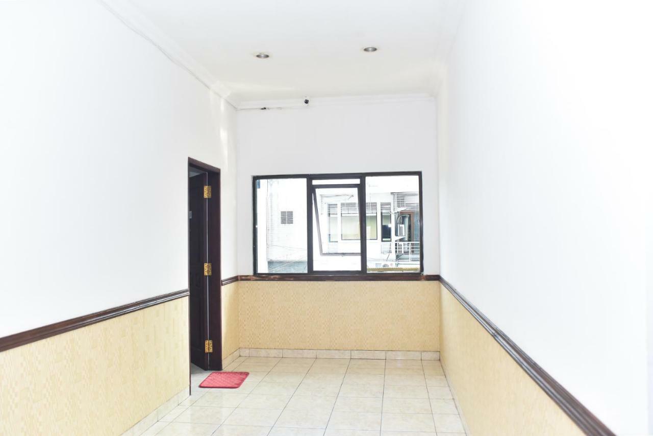 Reddoorz Near Lenmarc Mall Surabaya Pradahkalikendal Buitenkant foto