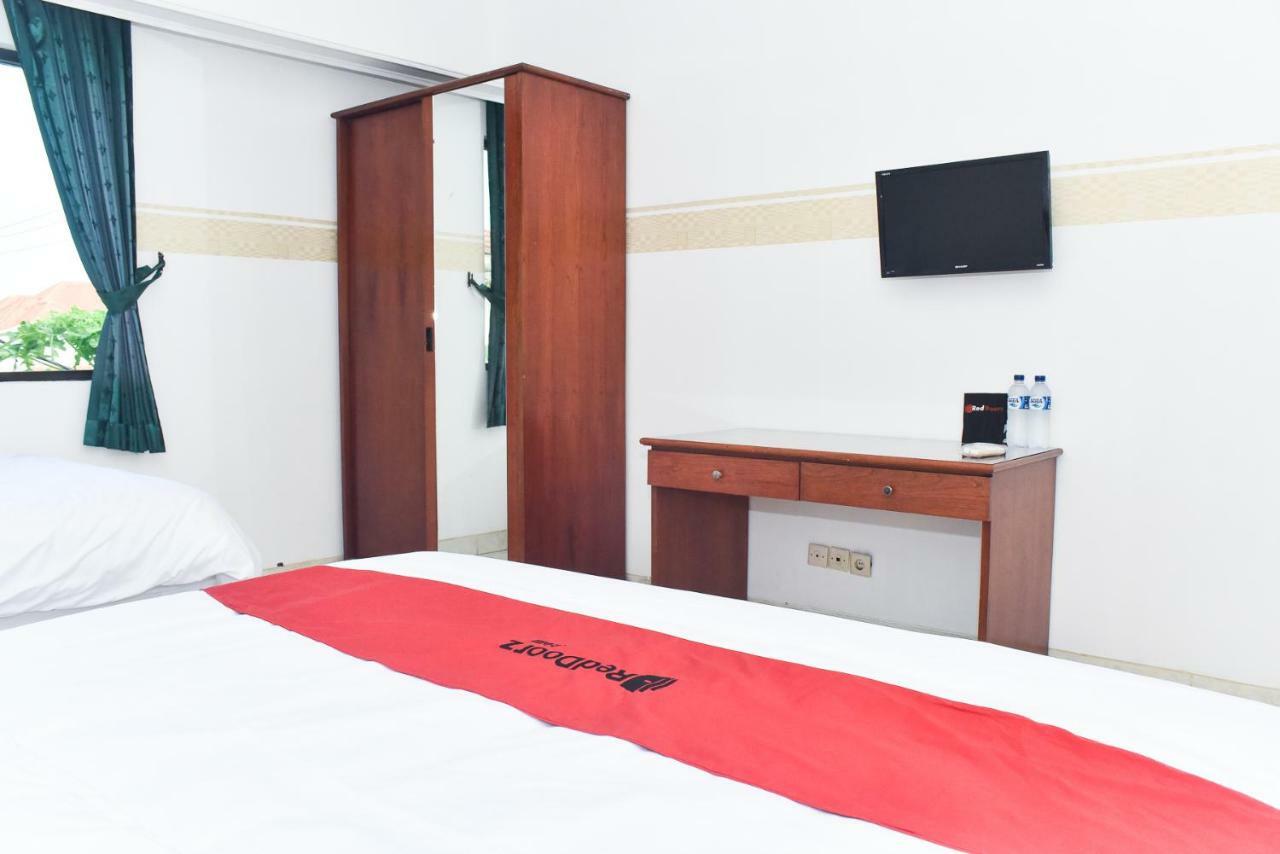 Reddoorz Near Lenmarc Mall Surabaya Pradahkalikendal Buitenkant foto