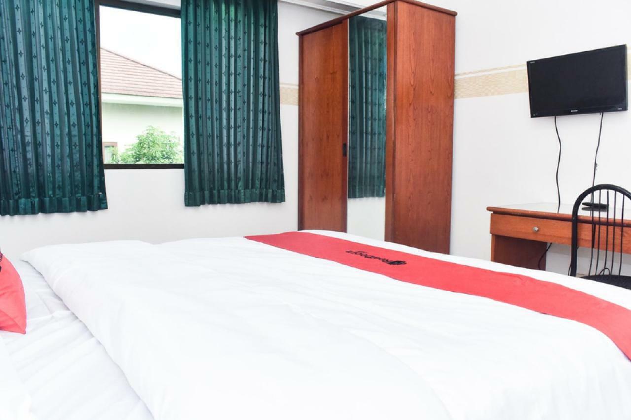 Reddoorz Near Lenmarc Mall Surabaya Pradahkalikendal Buitenkant foto