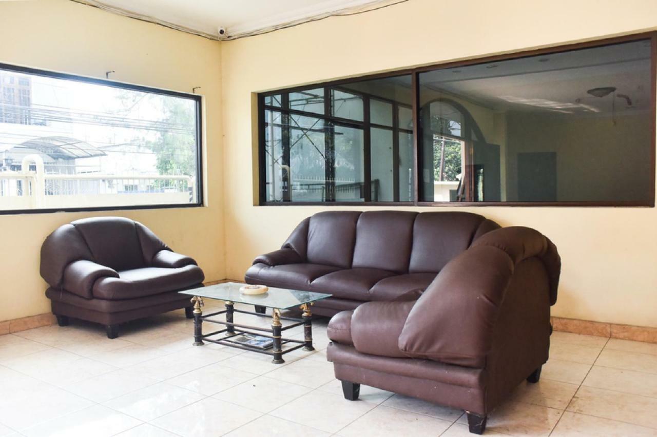 Reddoorz Near Lenmarc Mall Surabaya Pradahkalikendal Buitenkant foto